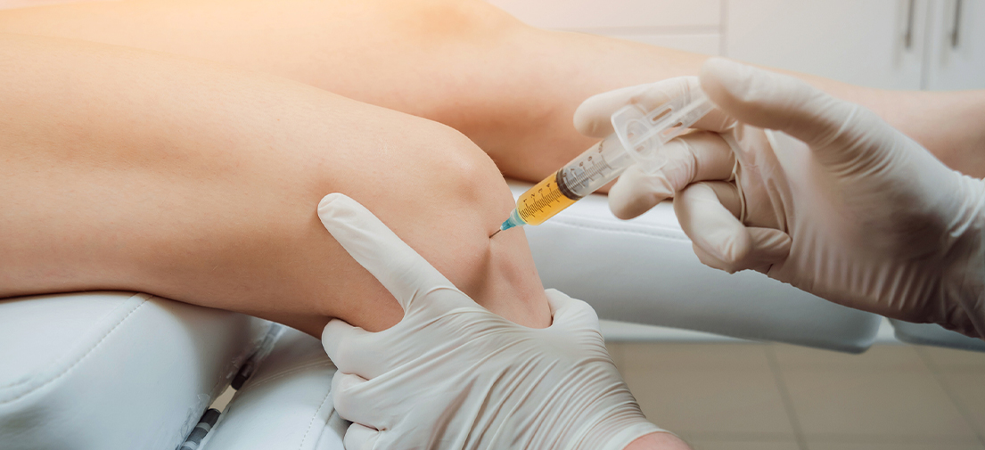 doctor performing IV Prolotherapy injection into knee